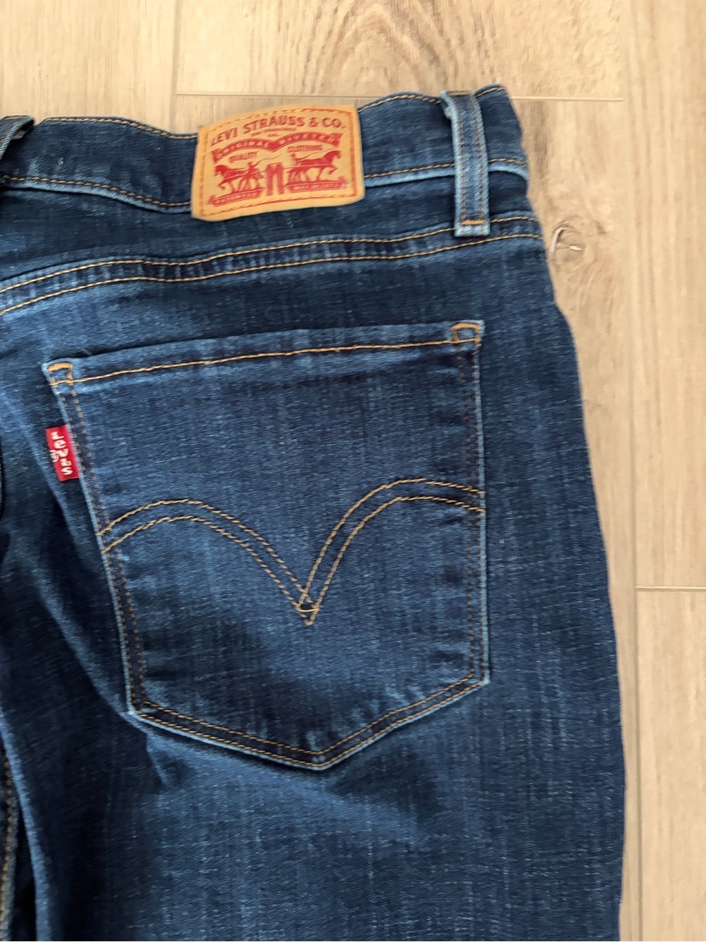 Levi's Classic Straight Women's Blue Stretch Jeans - Picture 5 of 6